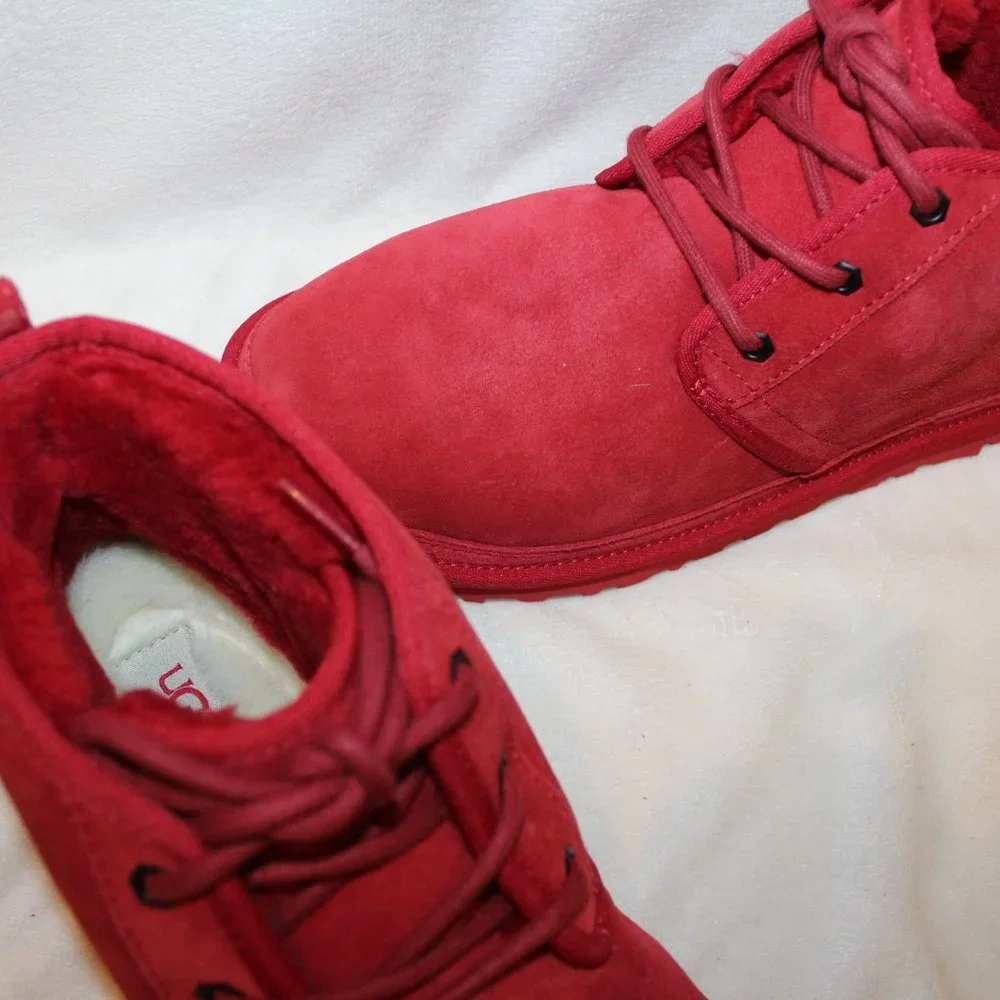 NIB UGG MEN'S NEUMEL CHUKKA SUEDE SHEARLING LINED LACE UP ANKLE‎ BOOTS RED